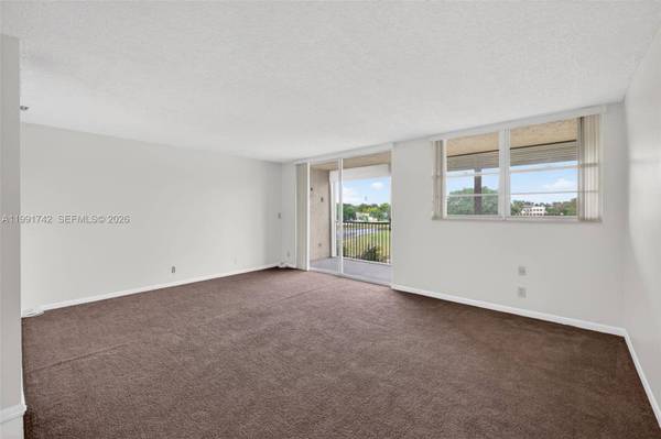 3100 W Rolling Hills Cir #303, Davie, FL 33328