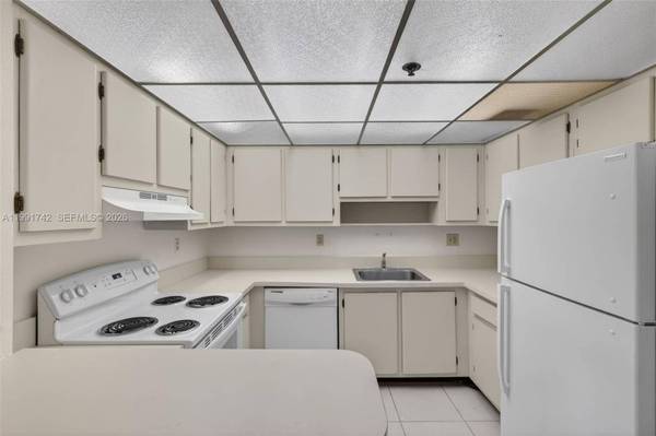 3100 W Rolling Hills Cir #303, Davie, FL 33328