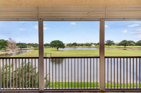 3100 W Rolling Hills Cir #303, Davie, FL 33328