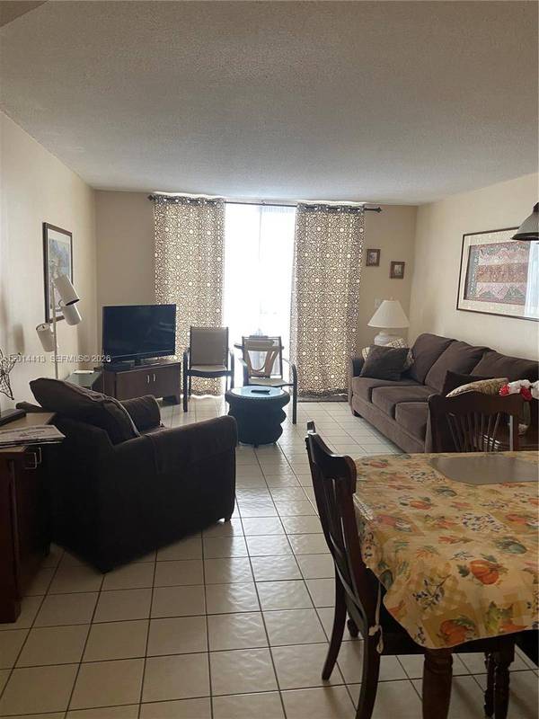1817 S Ocean Dr #225, Hallandale Beach, FL 33009