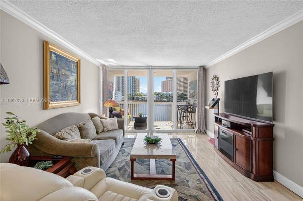 121 Golden Isles Dr #205, Hallandale Beach, FL 33009
