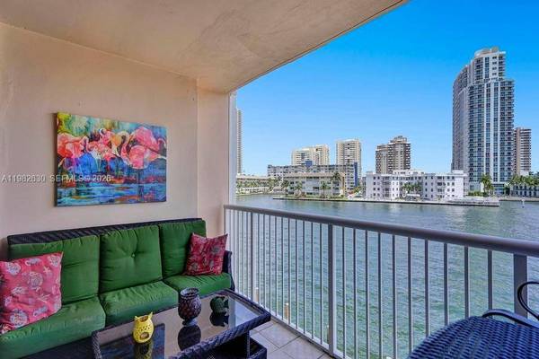 121 Golden Isles Dr #205, Hallandale Beach, FL 33009