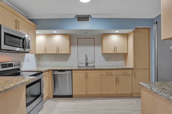 1600 S OCEAN DR APT 8J HOLLYWOOD #8J, Fl 33019,