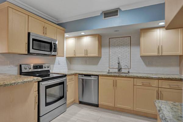 1600 S OCEAN DR APT 8J HOLLYWOOD #8J, Fl 33019,