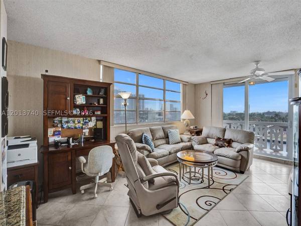 3113 S Ocean Dr #710, Hallandale Beach, FL 33009