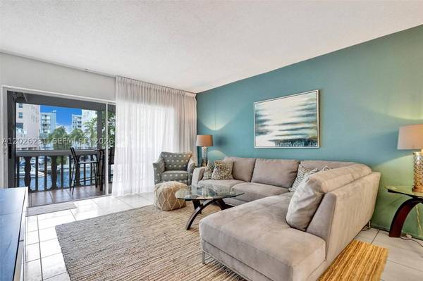 450 Paradise Isle Blvd #204, Hallandale Beach, FL 33009