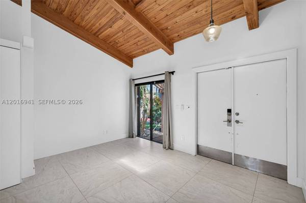2619 S Parkview Dr, Hallandale Beach, FL 33009