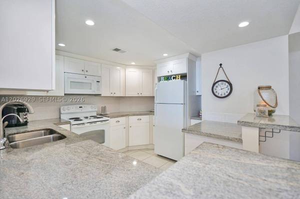 3725 S Ocean Dr #1216, Hollywood, FL 33019