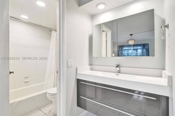 450 Paradise Isle Blvd #204, Hallandale Beach, FL 33009