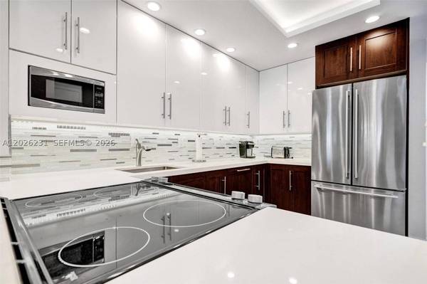 450 Paradise Isle Blvd #204, Hallandale Beach, FL 33009