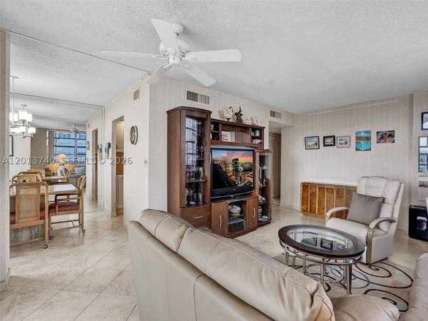 3113 S Ocean Dr #710, Hallandale Beach, FL 33009