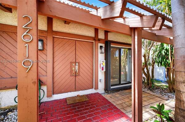 2619 S Parkview Dr, Hallandale Beach, FL 33009