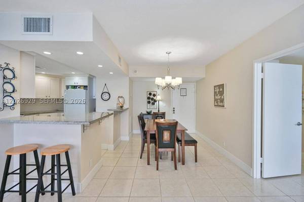 3725 S Ocean Dr #1216, Hollywood, FL 33019