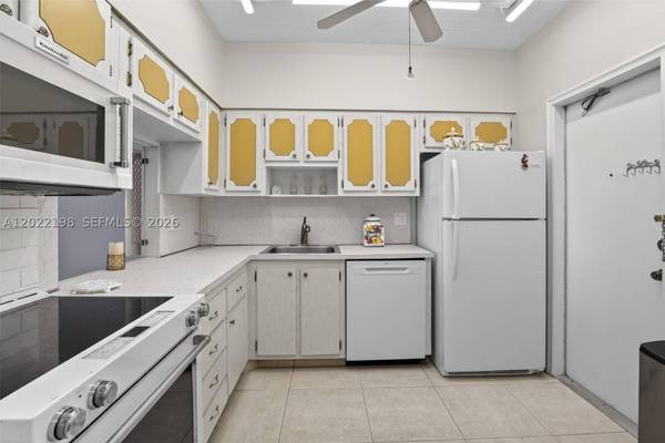 1817 S Ocean Dr #PH-19, Hallandale Beach, FL 33009