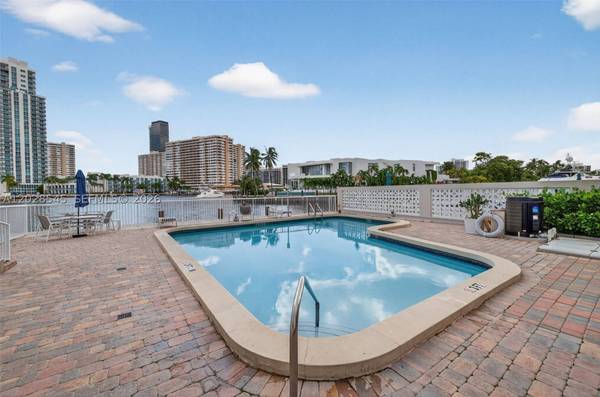 121 Golden Isles Dr #205, Hallandale Beach, FL 33009