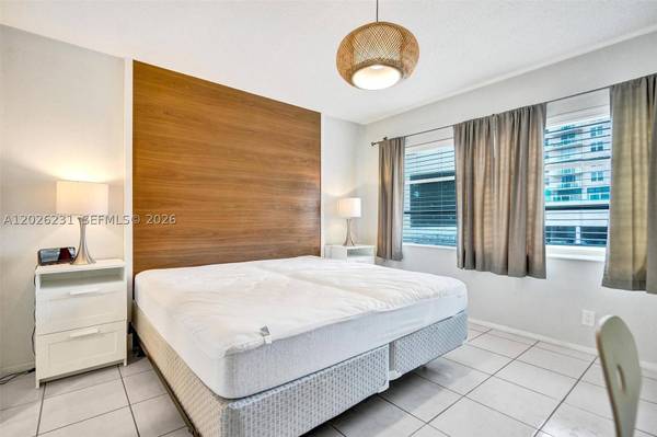 450 Paradise Isle Blvd #204, Hallandale Beach, FL 33009