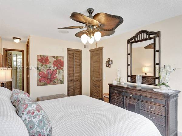 2600 Diana Dr #105, Hallandale Beach, FL 33009