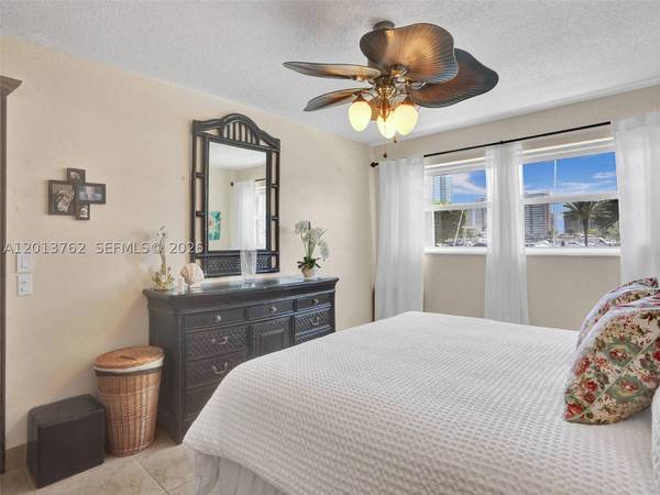 2600 Diana Dr #105, Hallandale Beach, FL 33009