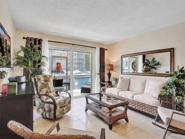 2600 Diana Dr #105, Hallandale Beach, FL 33009