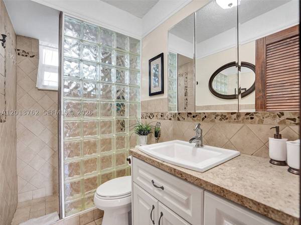 2600 Diana Dr #105, Hallandale Beach, FL 33009