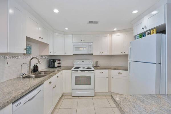 3725 S Ocean Dr #1216, Hollywood, FL 33019