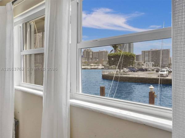 2600 Diana Dr #105, Hallandale Beach, FL 33009