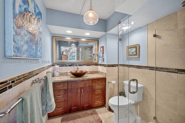 121 Golden Isles Dr #205, Hallandale Beach, FL 33009