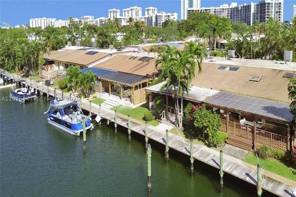 2619 S Parkview Dr, Hallandale Beach, FL 33009