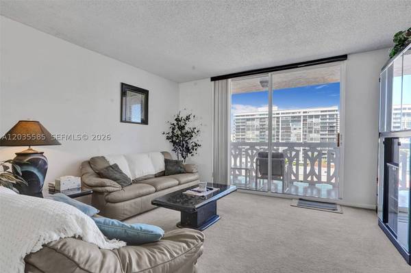 3113 S Ocean Dr #803, Hallandale Beach, FL 33009