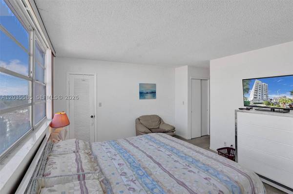 3113 S Ocean Dr #803, Hallandale Beach, FL 33009