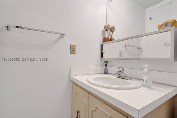 3113 S Ocean Dr #803, Hallandale Beach, FL 33009