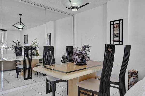 3113 S Ocean Dr #803, Hallandale Beach, FL 33009