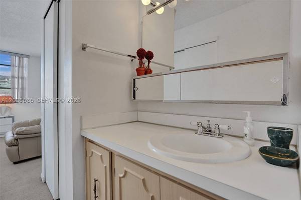 3113 S Ocean Dr #803, Hallandale Beach, FL 33009