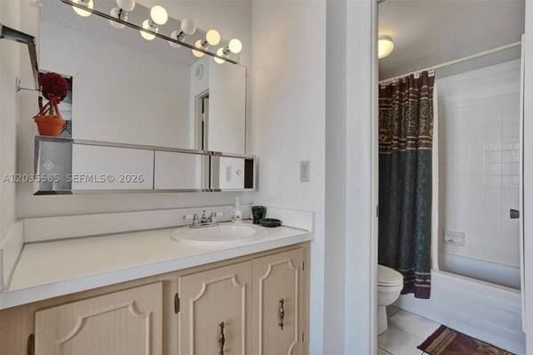 3113 S Ocean Dr #803, Hallandale Beach, FL 33009