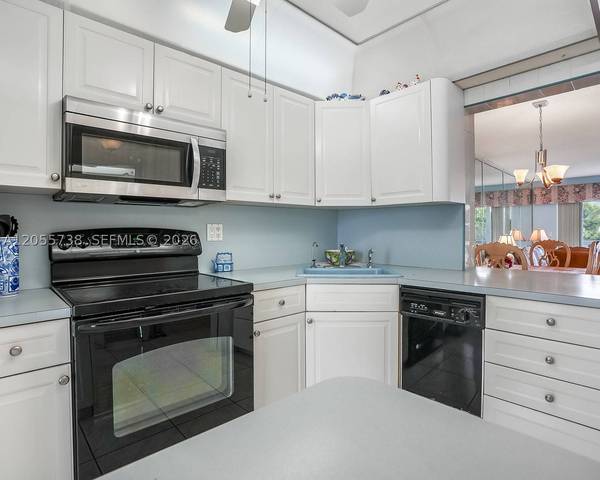 455 Paradise Isle Blvd #207, Hallandale Beach, FL 33009