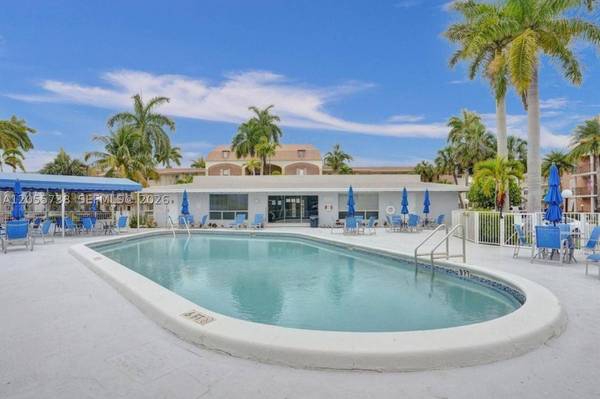 455 Paradise Isle Blvd #207, Hallandale Beach, FL 33009