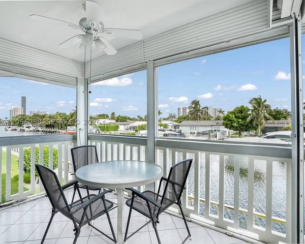 455 Paradise Isle Blvd #207