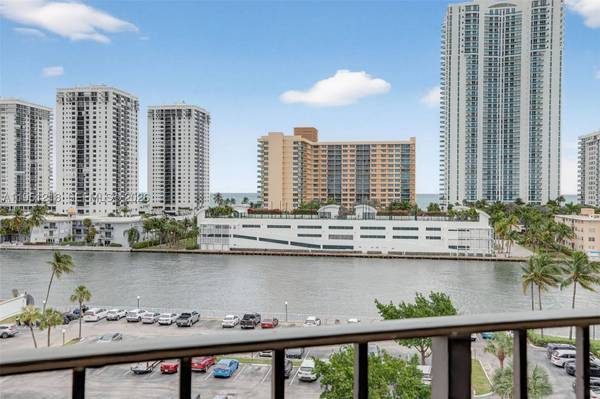 1000 Parkview Dr #806, Hallandale Beach, FL 33009