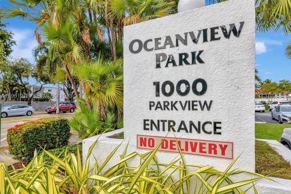 1000 Parkview Dr #806