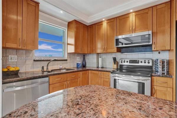 137 Golden Isles Dr #1105, Hallandale Beach, FL 33009