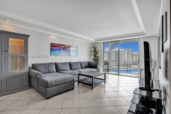 137 Golden Isles Dr #1105, Hallandale Beach, FL 33009