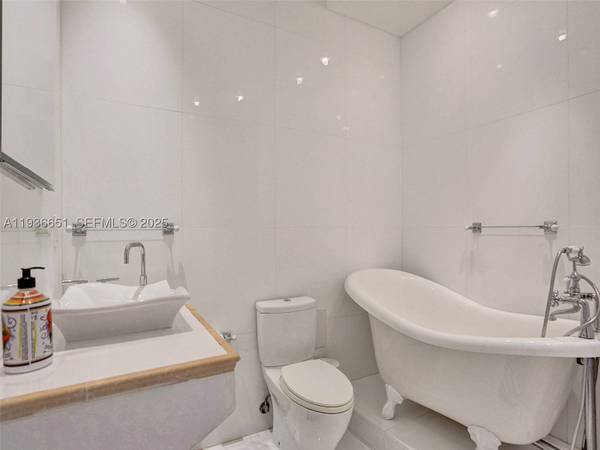 3180 S Ocean Dr #1709, Hallandale Beach, FL 33009
