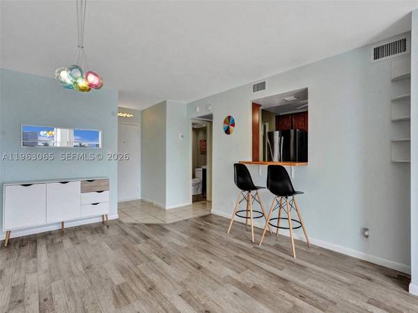 2001 Atlantic Shores Blvd #419, Hallandale Beach, FL 33009