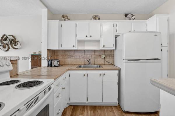 1817 S Ocean Dr #225, Hallandale Beach, FL 33009