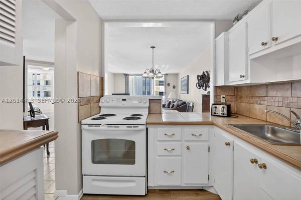 1817 S Ocean Dr #225, Hallandale Beach, FL 33009