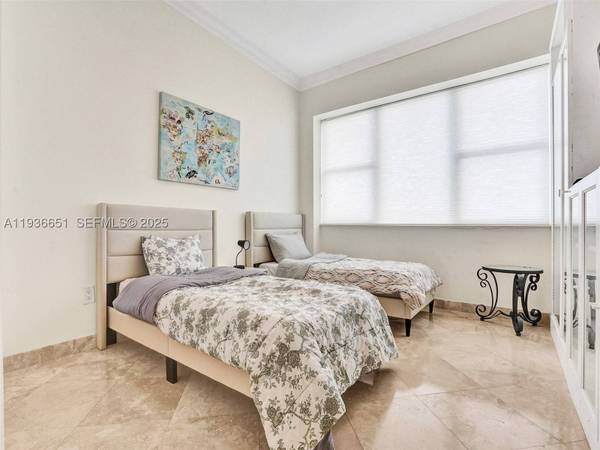 3180 S Ocean Dr #1709, Hallandale Beach, FL 33009