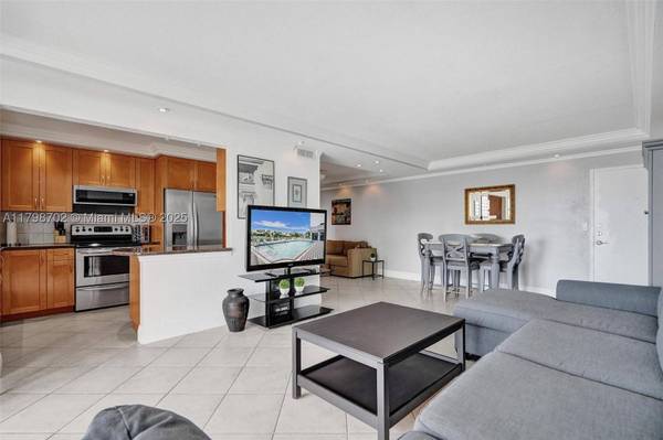 137 Golden Isles Dr #1105, Hallandale Beach, FL 33009