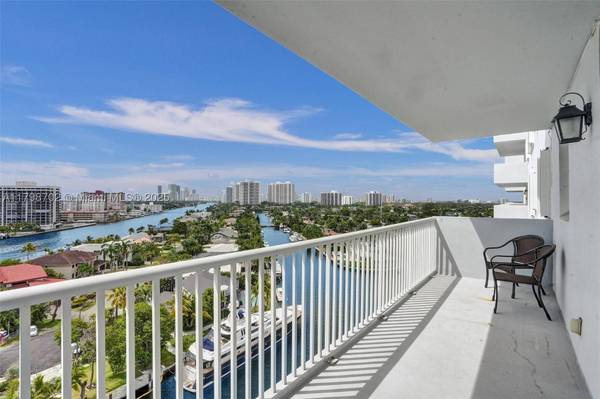 137 Golden Isles Dr #1105, Hallandale Beach, FL 33009