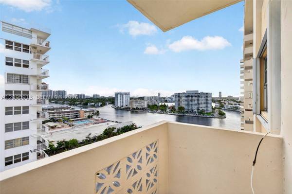 1833 S Ocean Dr #1202