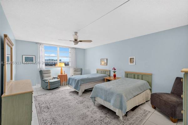 1833 S Ocean Dr #1202, Hallandale Beach, FL 33009
